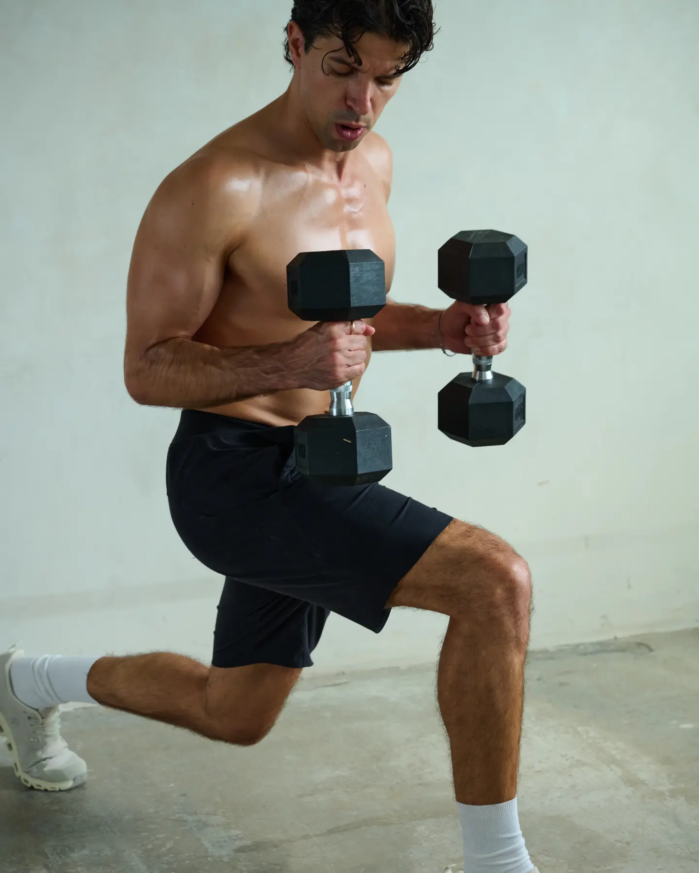 Ruben De Monte performing a dumbbell lunge
